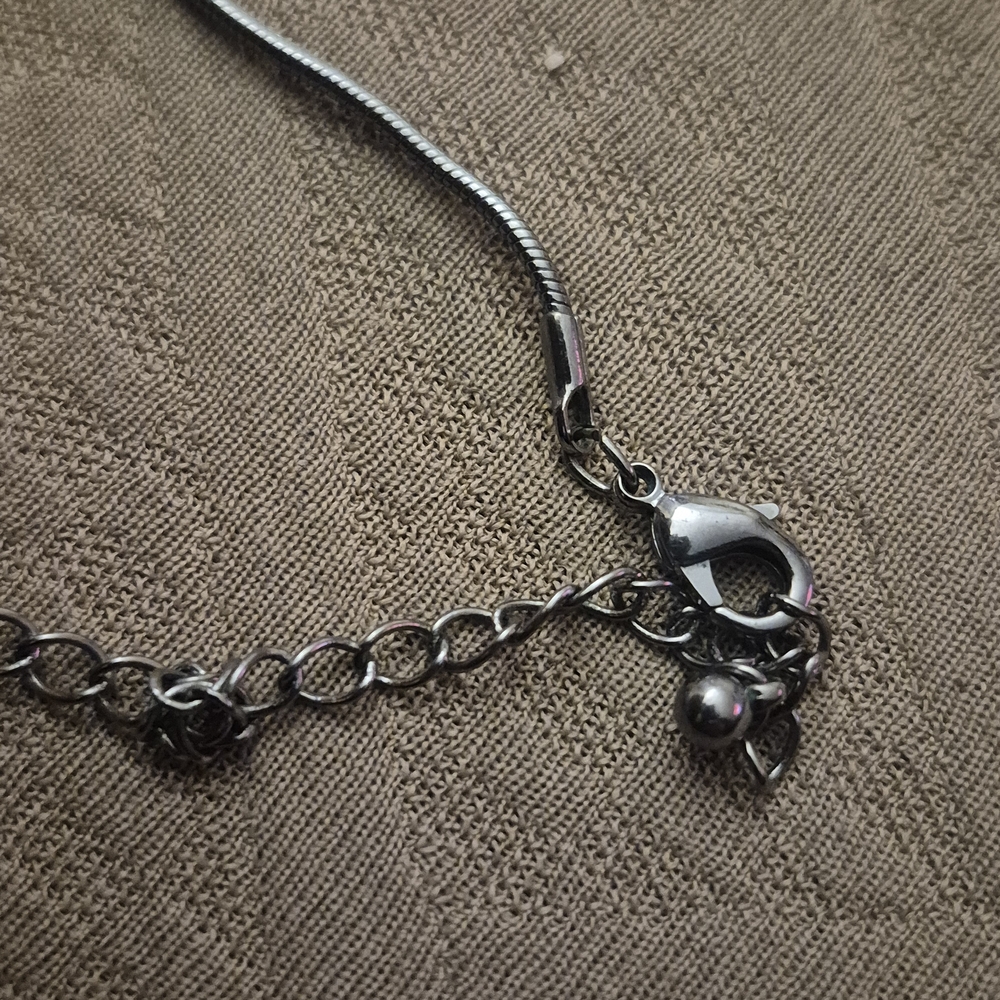 Elegant Silver Necklace with Crystal Accents - Picture 3 of 5